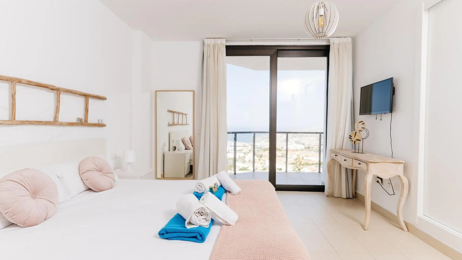 Sunset White Villa - Ocean View, Jakuzzi, Heated Pool, Air-Conditioning, Grill Πλάγια ντε λας Αμέρικας 0*,  Ισπανία