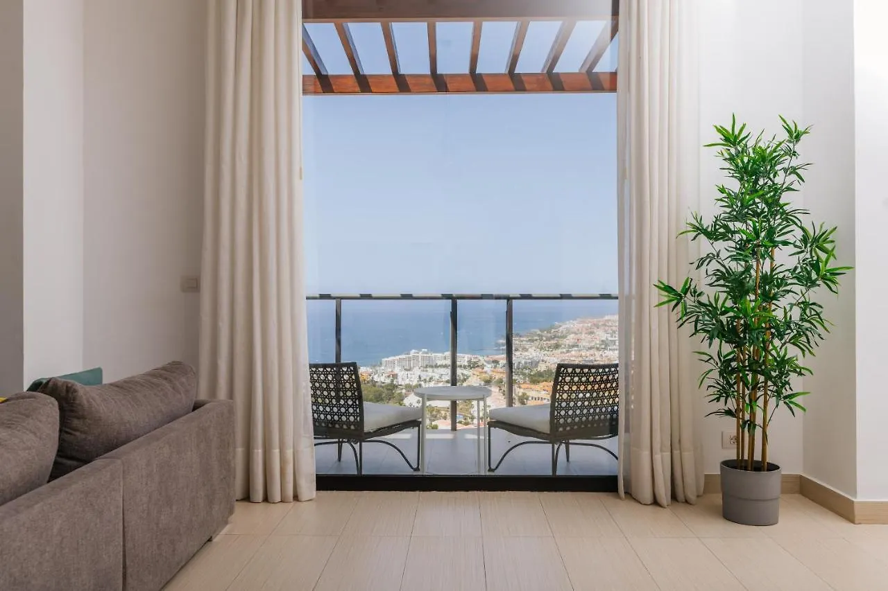 Sunset White Villa - Ocean View, Jakuzzi, Heated Pool, Air-Conditioning, Grill Playa de las Americas  0*, Playa de las Americas (Tenerife)