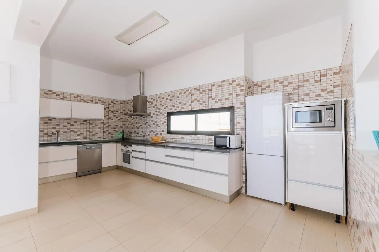 Sunset White Villa - Ocean View, Jakuzzi, Heated Pool, Air-Conditioning, Grill Playa de las Americas  Španělsko