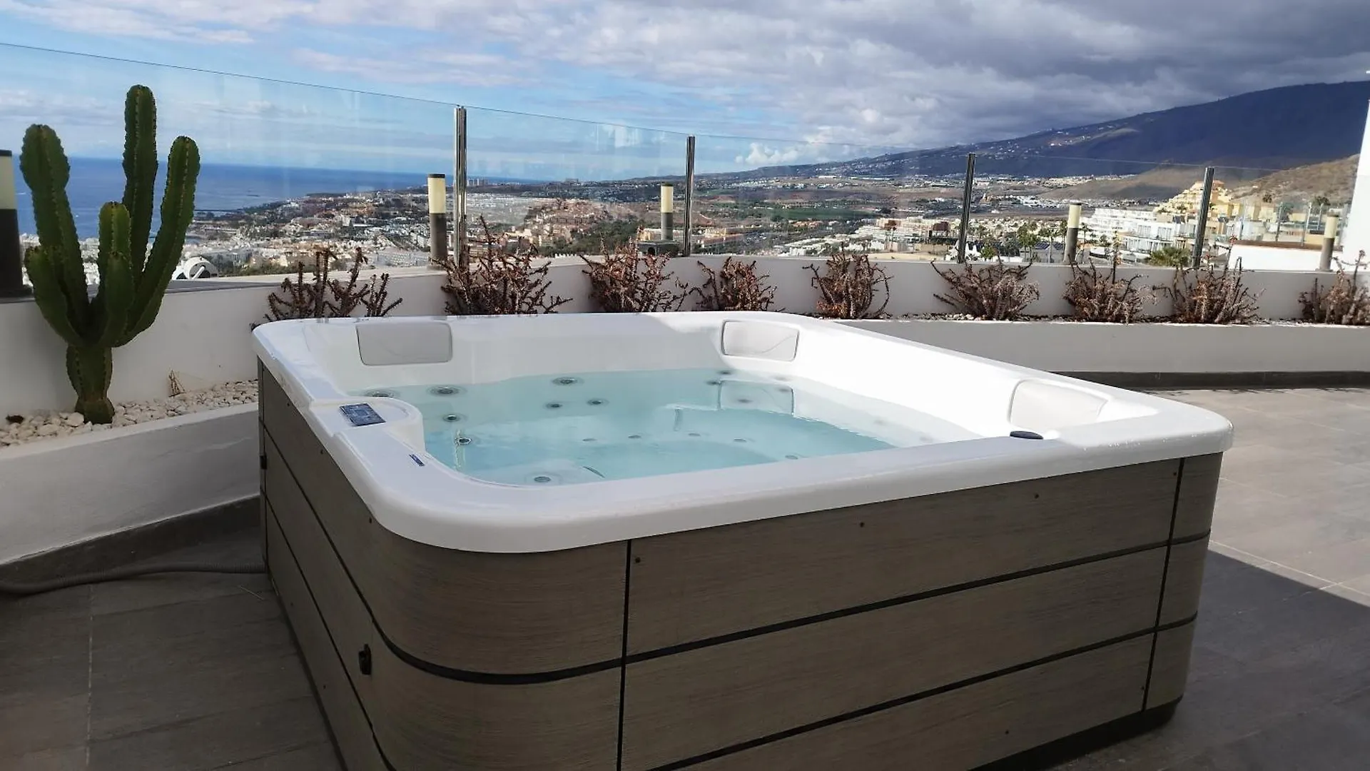 Sunset White Villa - Ocean View, Jakuzzi, Heated Pool, Air-Conditioning, Grill Playa de las Americas